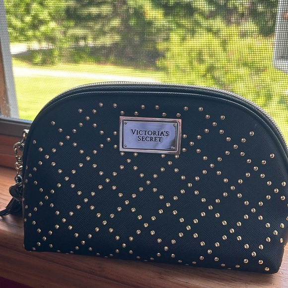Victoria's Secret Handbags - COPY - Victoria’s secret zip up makeup bag